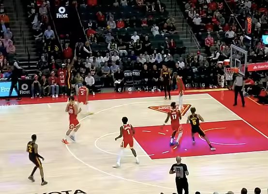 NBA麦科勒姆次节11分半场顶住火箭反扑